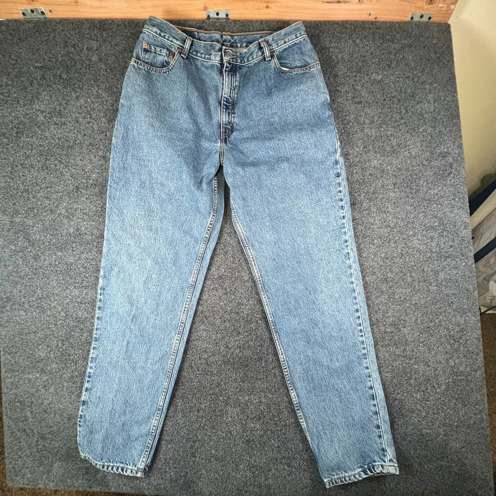 Levi's 550 Jeans Mens 32x32.5 Blue Denim Cotton Light Wash Mid Rise Straight Leg